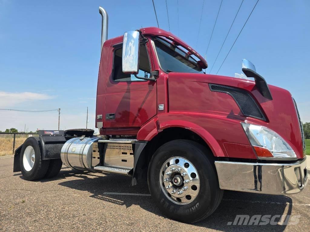 Volvo VNL 42 T300 Çekiciler