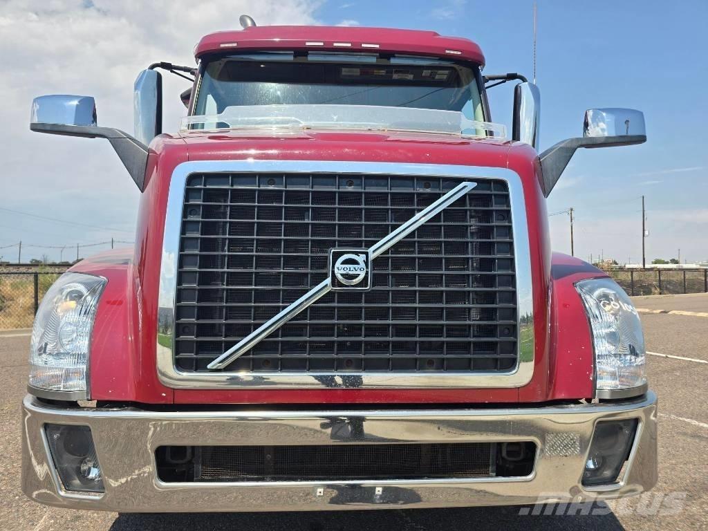 Volvo VNL 42 T300 Çekiciler