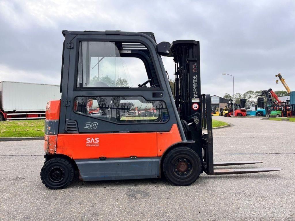 Toyota 7FBMF30 Elektrikli forkliftler