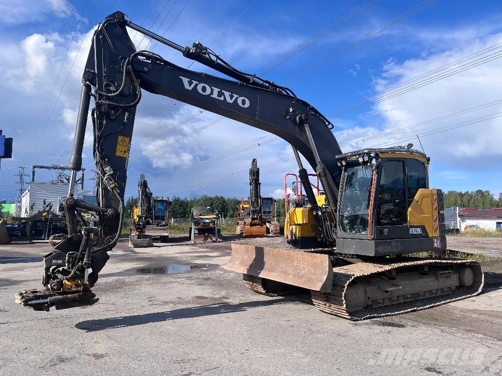 Volvo ECR 235 E Paletli ekskavatörler
