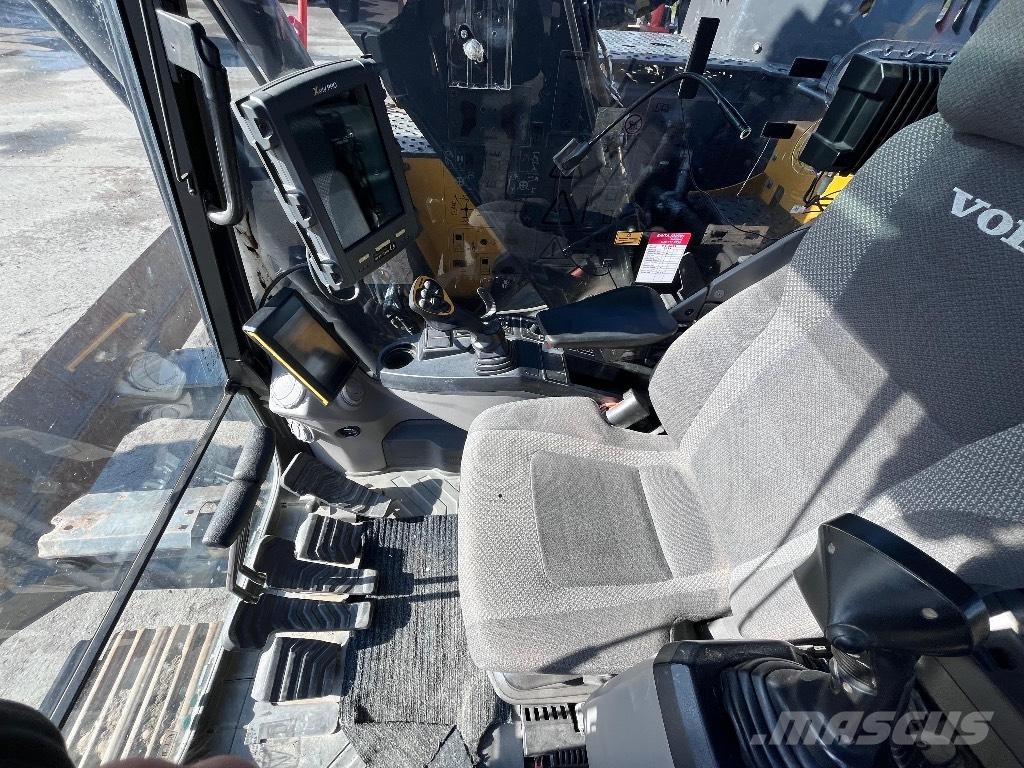 Volvo ECR 235 E Paletli ekskavatörler