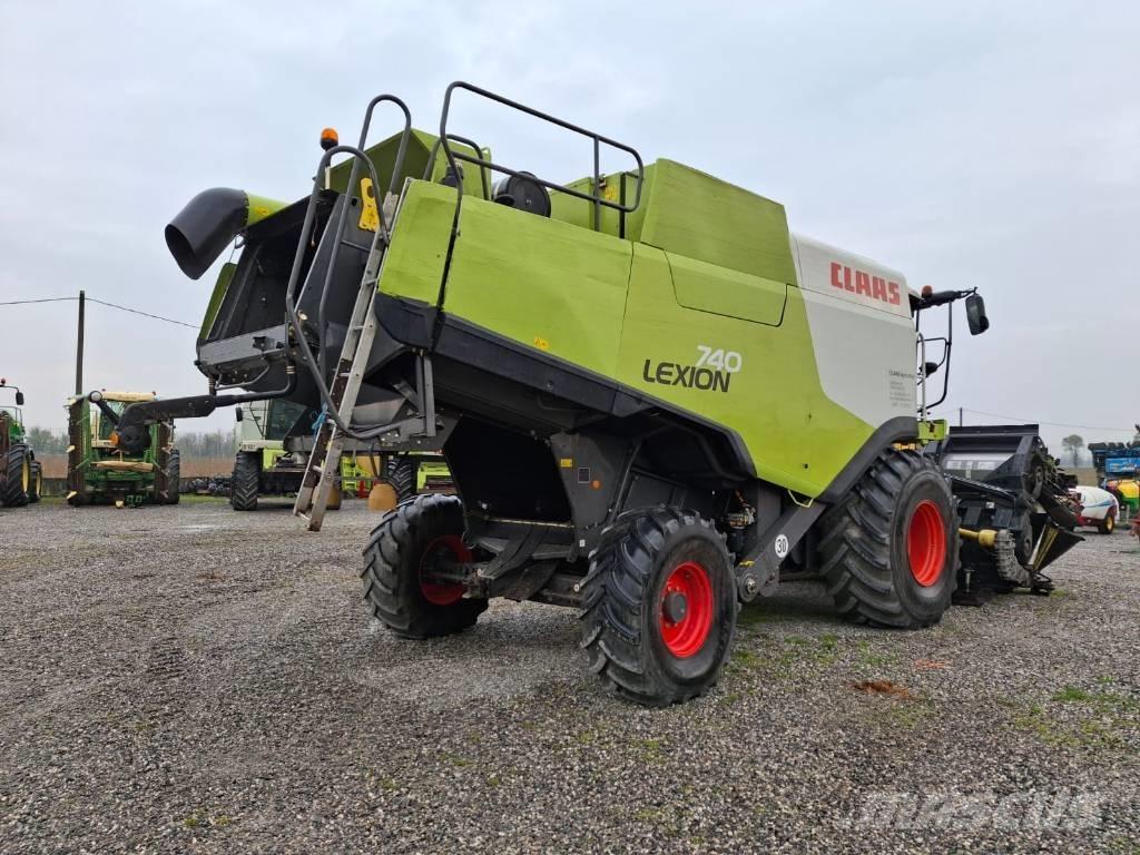 CLAAS Lexion 740 Biçerdöverler