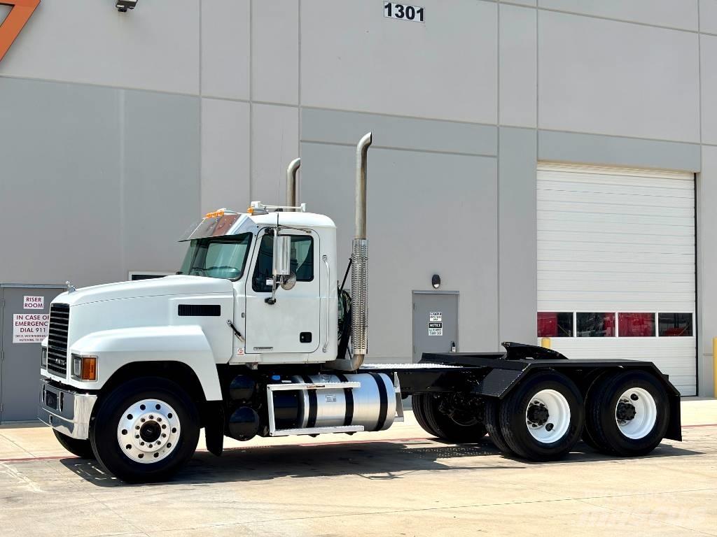 Mack Pinnacle 64T Çekiciler