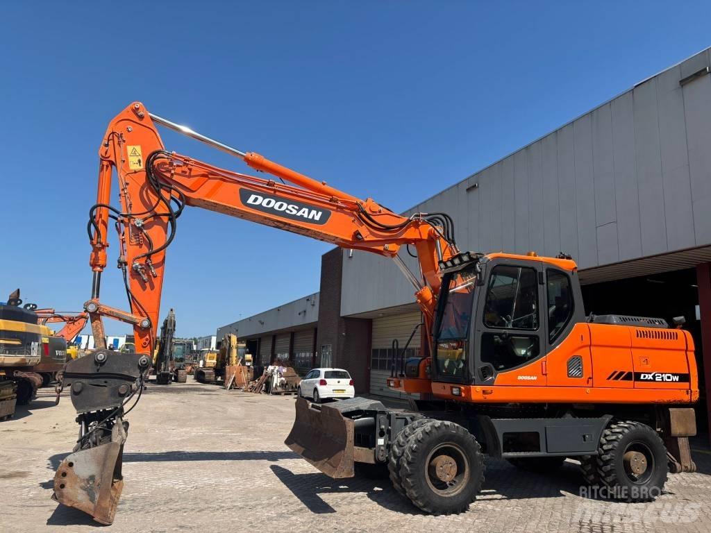 Doosan DX 210 W Lastik tekerli ekskavatörler
