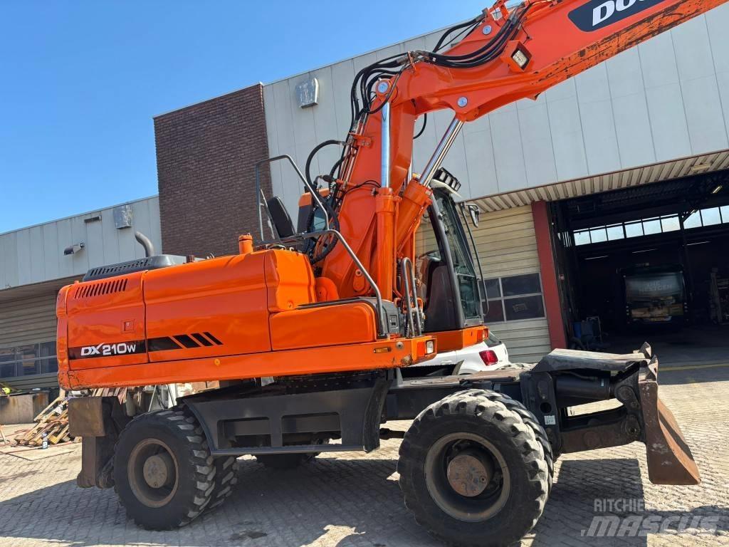 Doosan DX 210 W Lastik tekerli ekskavatörler