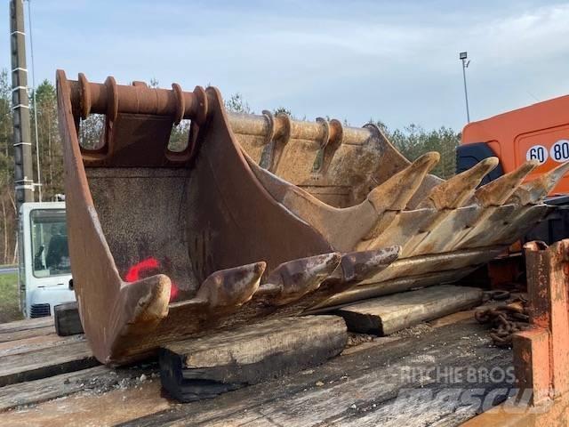 Komatsu PC 210 LC-8 Paletli ekskavatörler