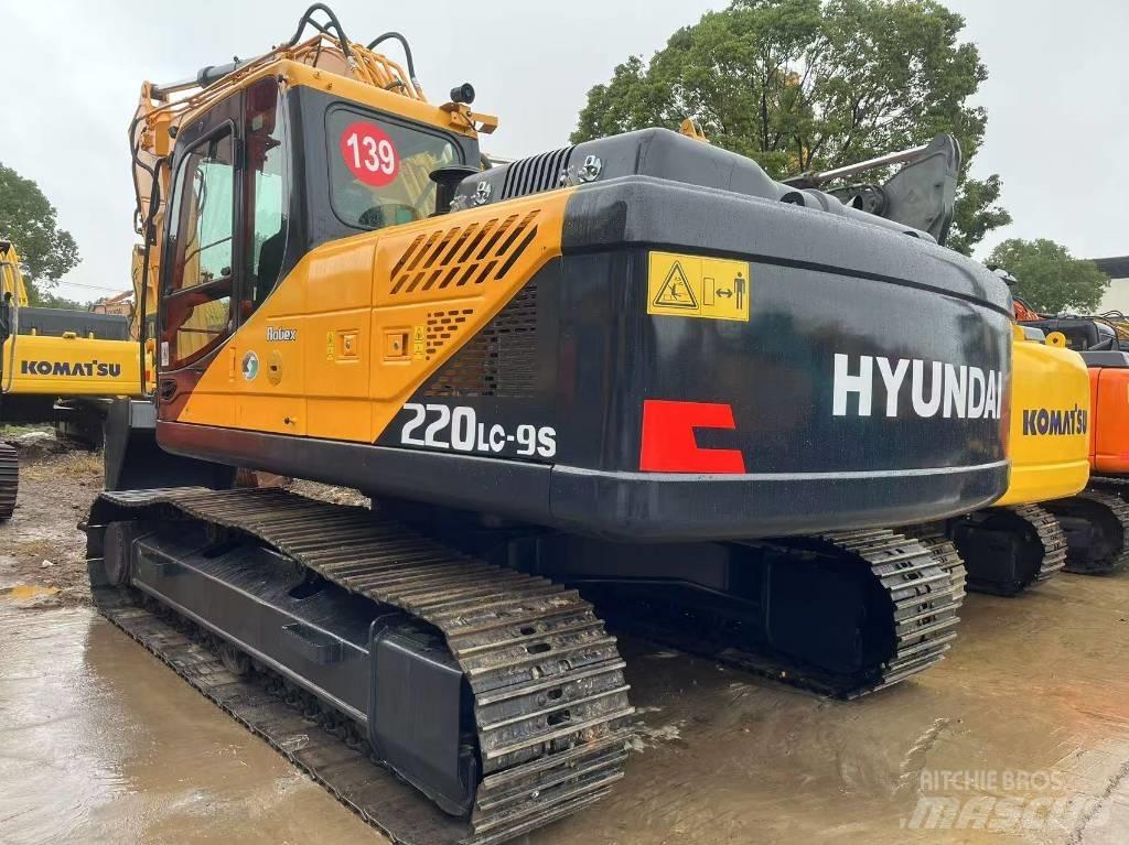 Hyundai R220LC-9S Lastik tekerli ekskavatörler