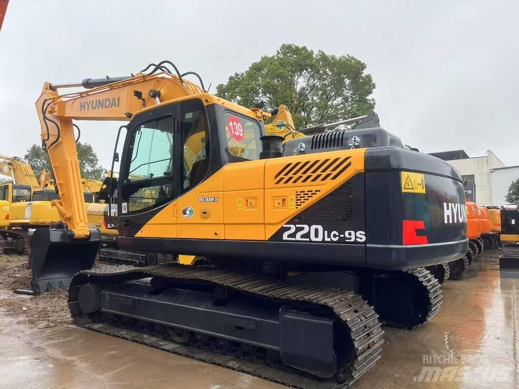 Hyundai R220LC-9S Lastik tekerli ekskavatörler