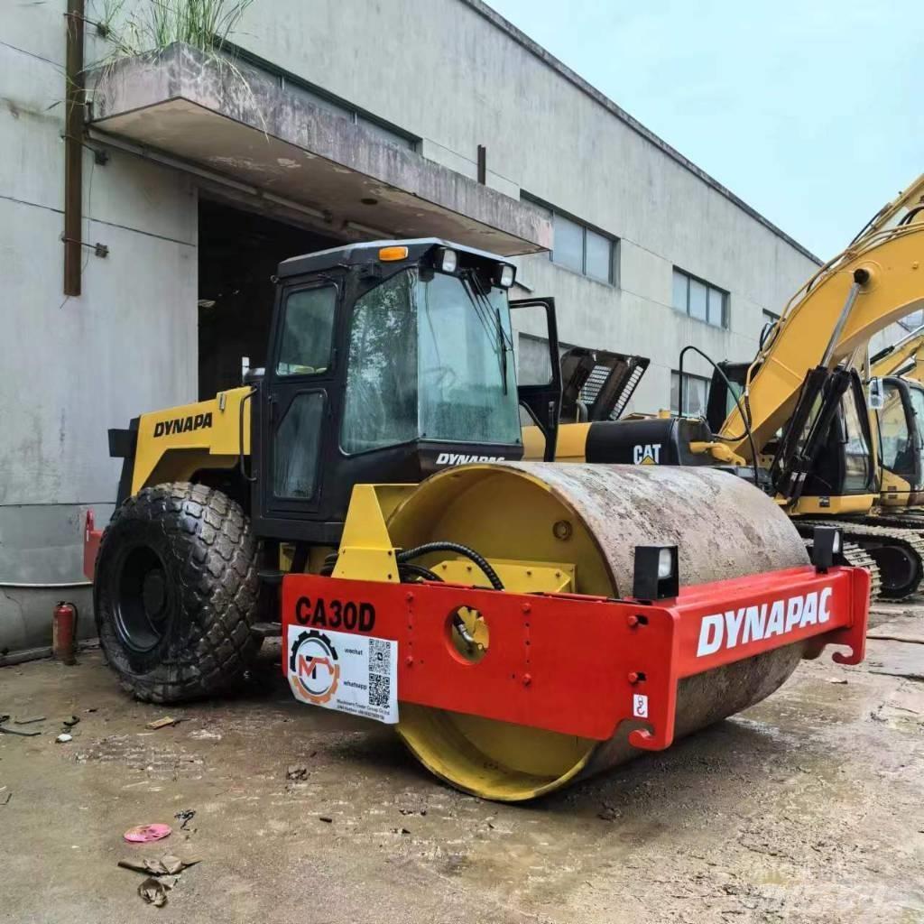 Dynapac CA 30 D Tek tamburlu silindirler