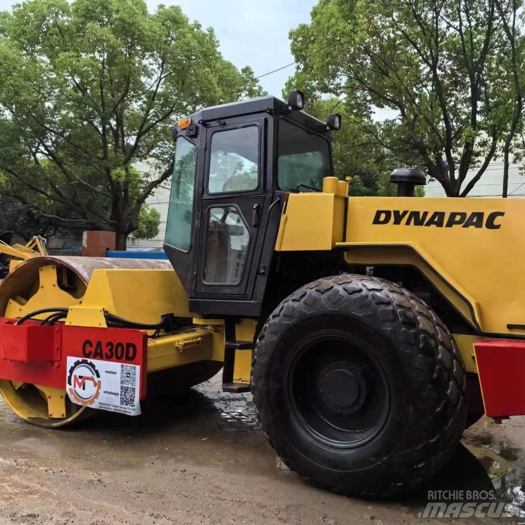 Dynapac CA 30 D Tek tamburlu silindirler