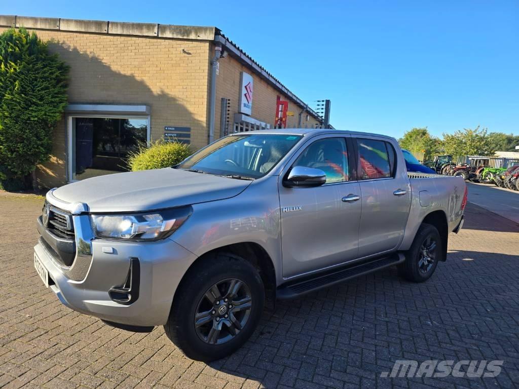 Toyota Hilux Pikaplar