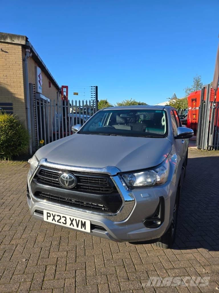 Toyota Hilux Pikaplar