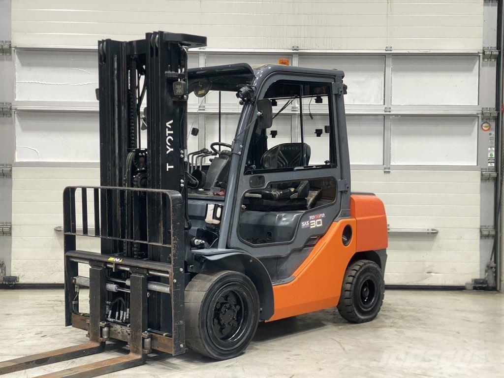 Toyota 02-8FDF30 Dizel forkliftler