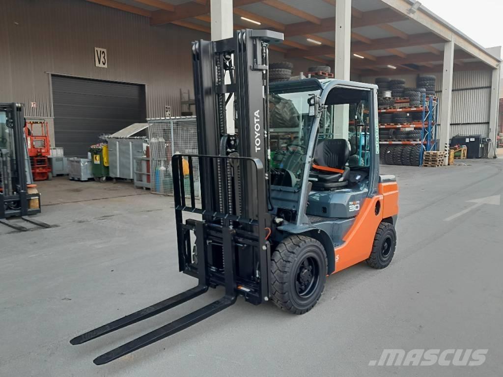 Toyota 52-8 FDF 30 Dizel forkliftler