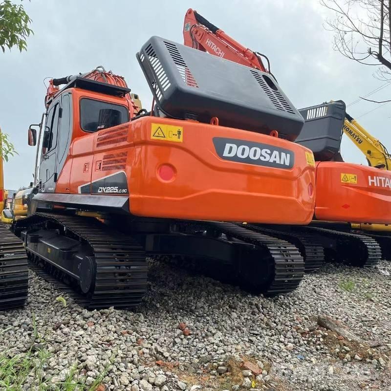 Doosan DX 225 Paletli ekskavatörler