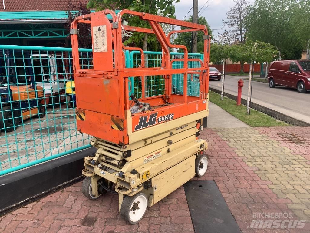 JLG 1932E2     V-2782 Personel Platformları ve Cephe Asansörleri
