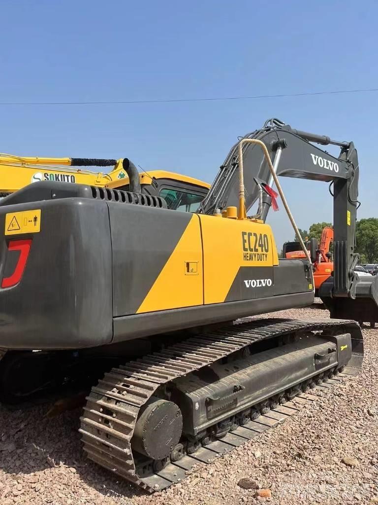 Volvo EC 240 Paletli ekskavatörler
