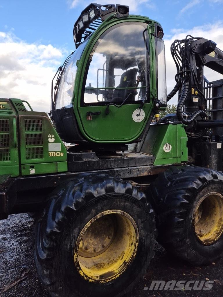 John Deere 1110 E Tomruk yükleyici traktörler