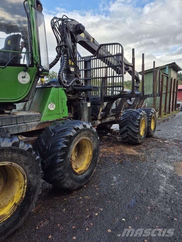 John Deere 1110 E Tomruk yükleyici traktörler