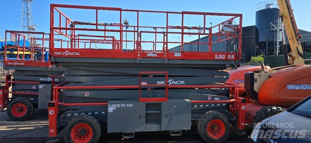 SkyJack SJ 9250 RT Makasli platformlar