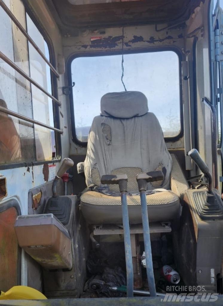Hitachi EX 200 LC Paletli ekskavatörler