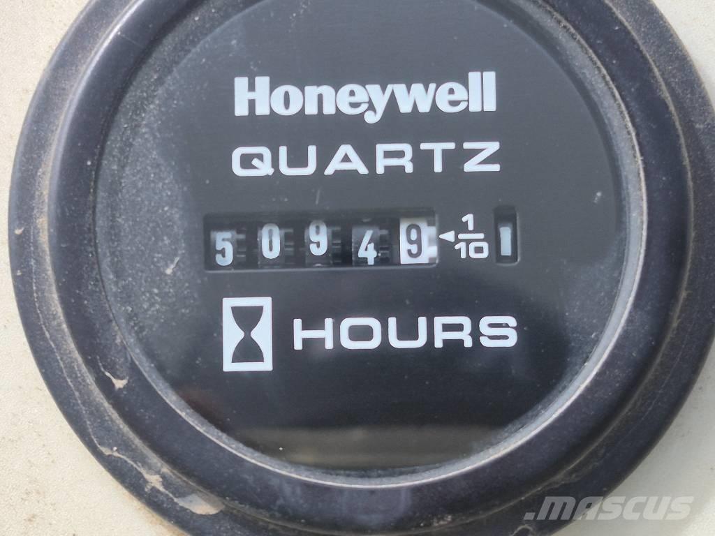 SkyJack SJ 66 T Körüklü personel platformları