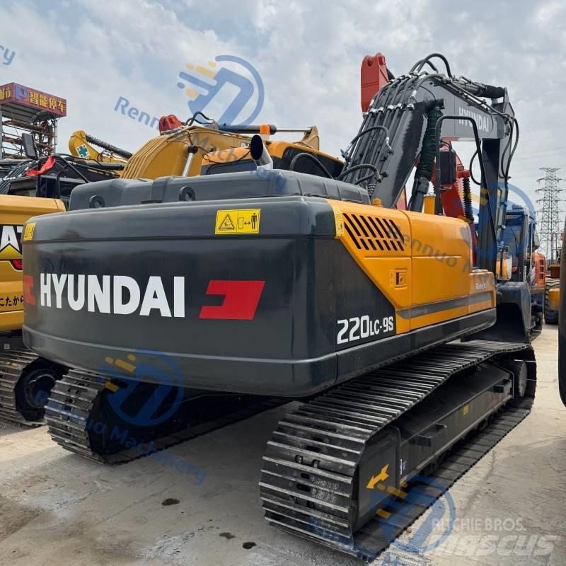 Hyundai R220-9S Paletli ekskavatörler