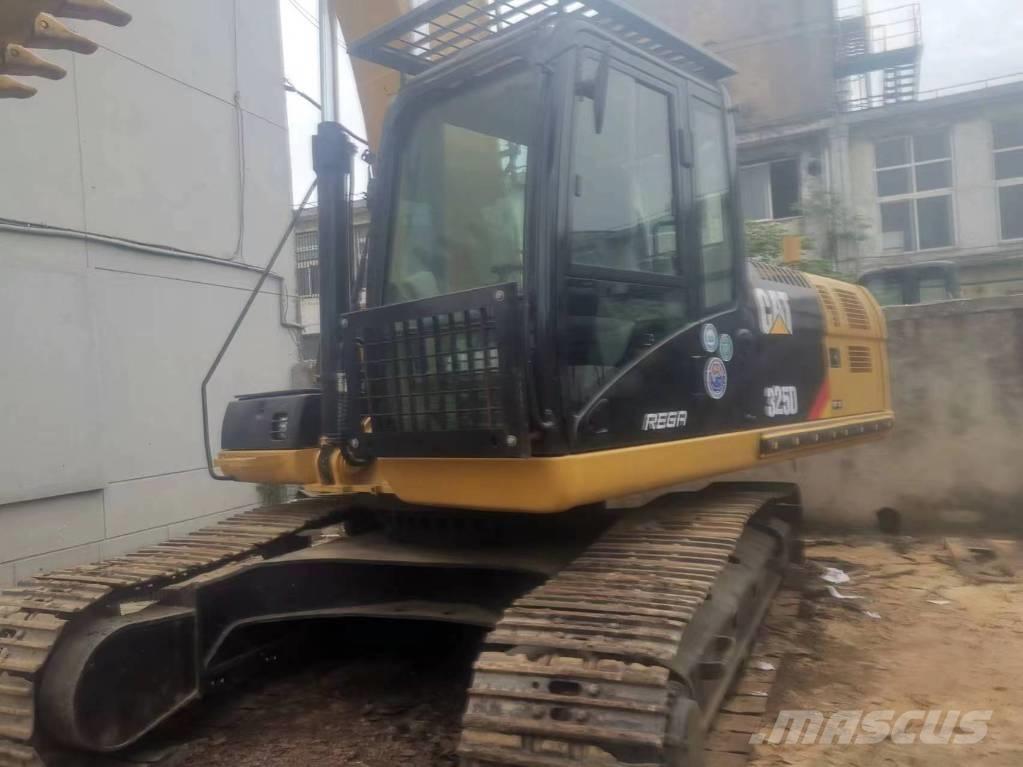 CAT 325 D Paletli ekskavatörler