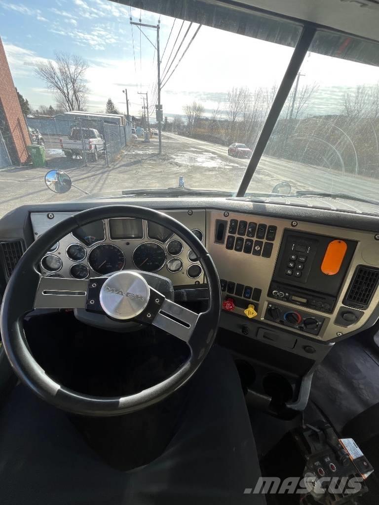 Mack GU813 Damperli kamyonlar