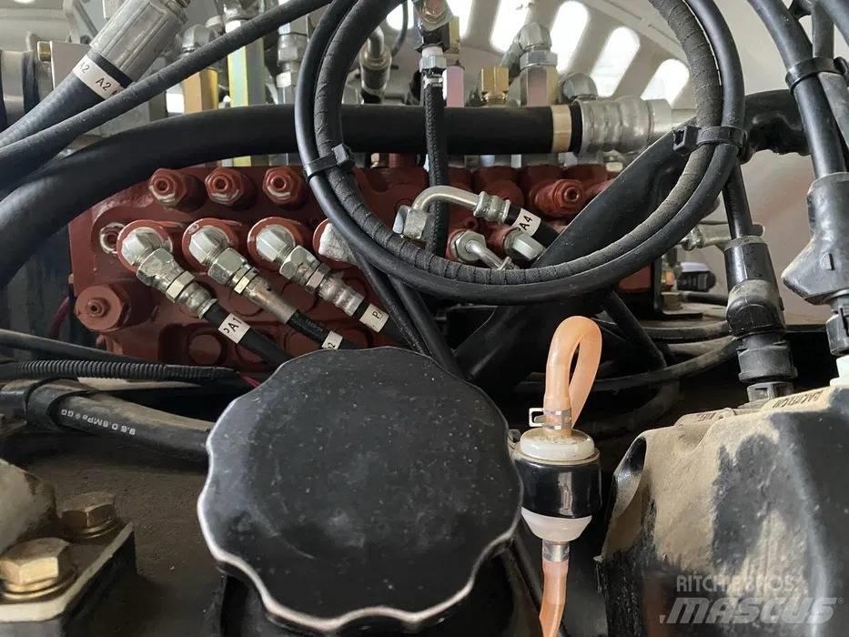 Takeuchi TB 295 Lastik tekerli ekskavatörler