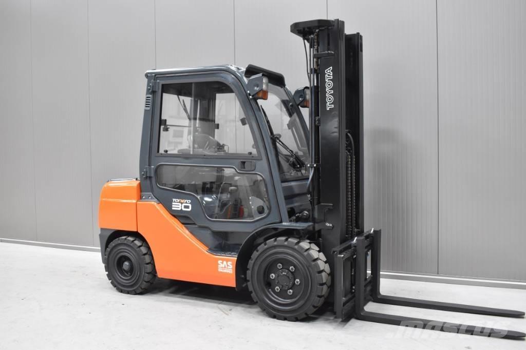 Toyota 06-8FD30F Dizel forkliftler