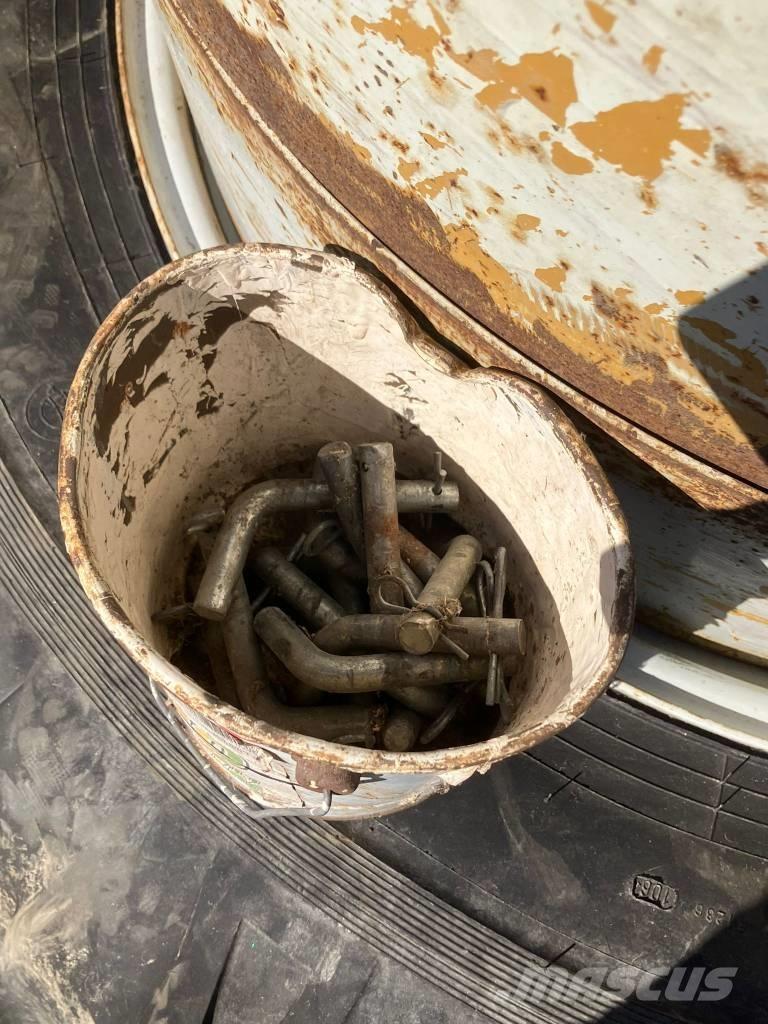  Paripyörät 18.4-38 Tekerlekler