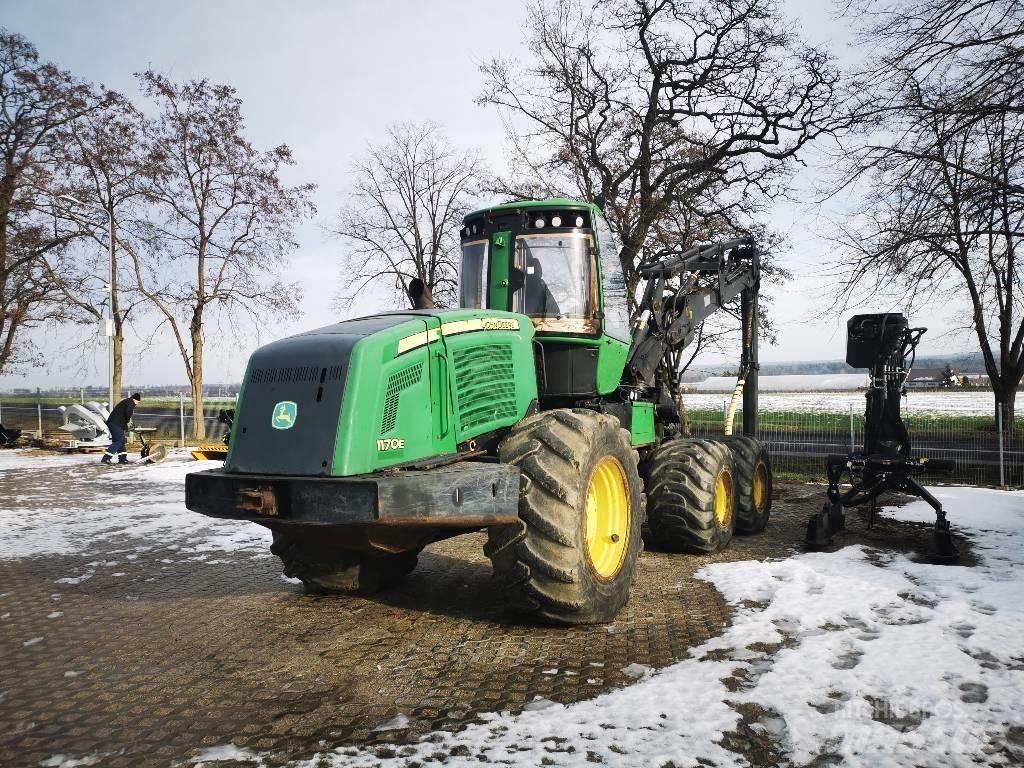 John Deere 1170 E Agaç kesme siyirma makinalari