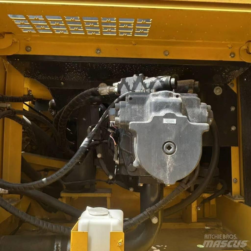 Komatsu 450-8 Paletli ekskavatörler