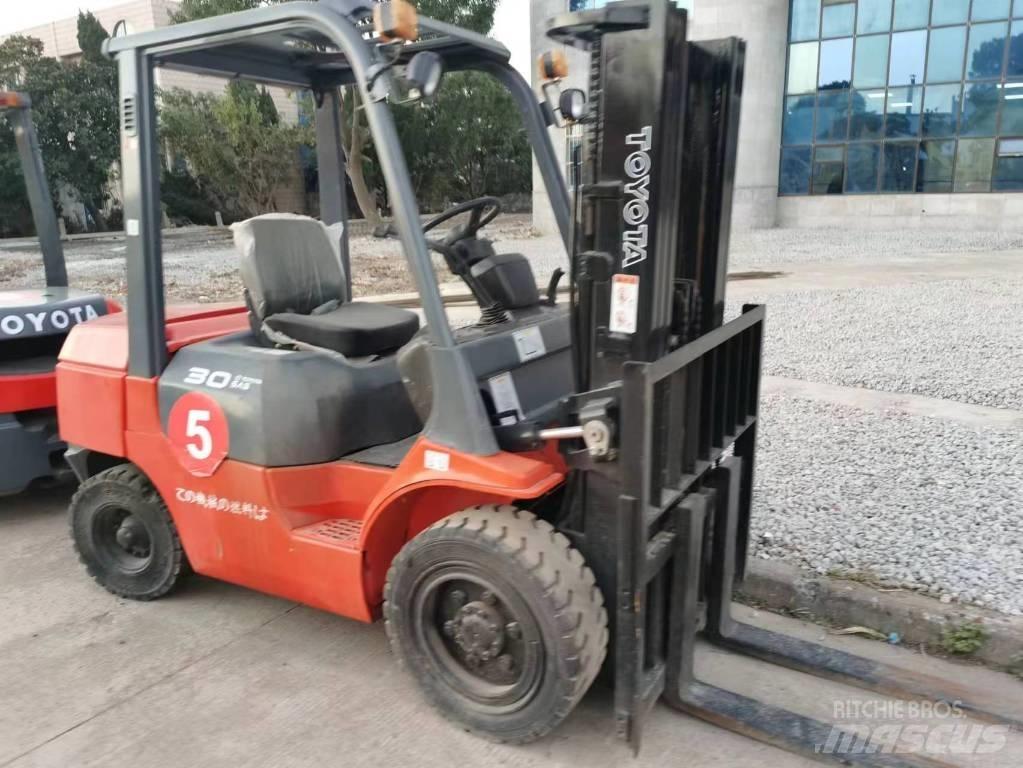 Toyota 7FD 30 Dizel forkliftler