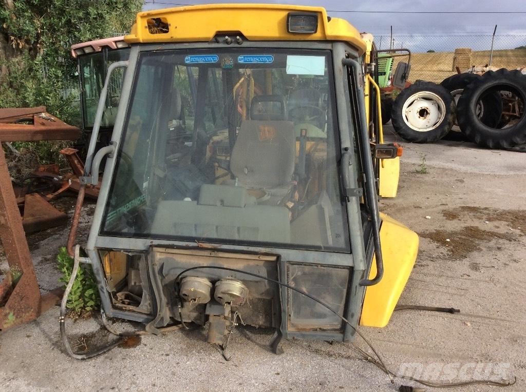 Komatsu WB 97 R Kabin