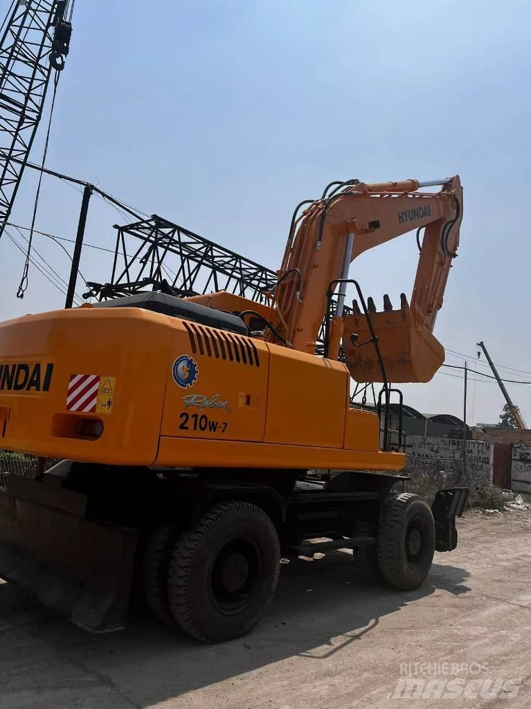 Hyundai R210W-7 Lastik tekerli ekskavatörler