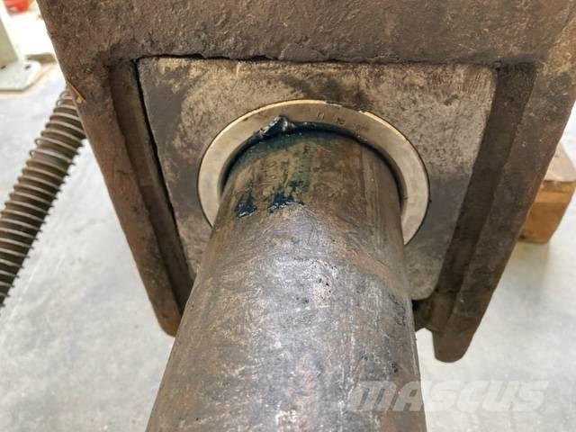 Montabert BRH 900 Hidrolik kırıcılar