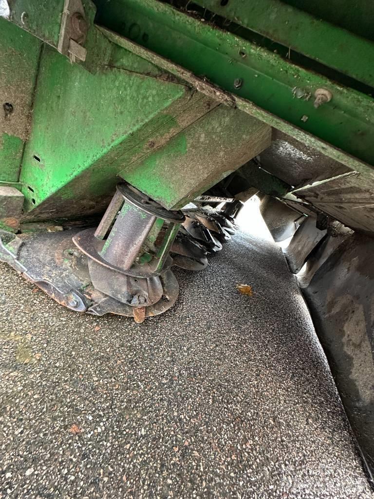 John Deere 830 Diskli çayir biçme makinasi