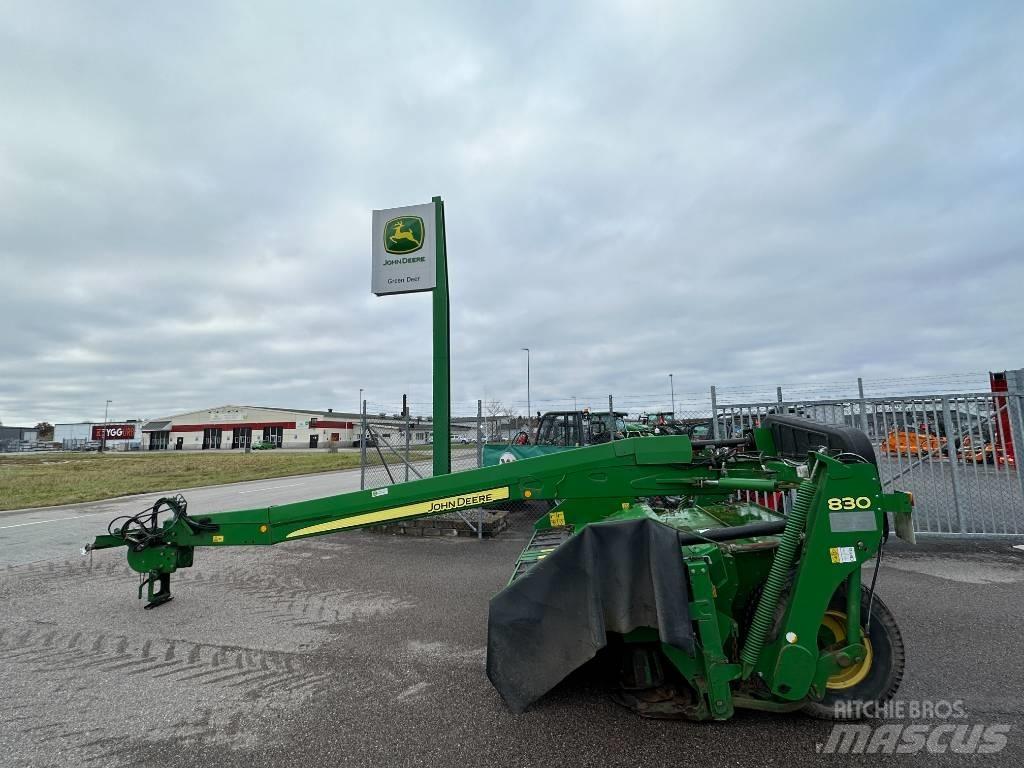 John Deere 830 Diskli çayir biçme makinasi