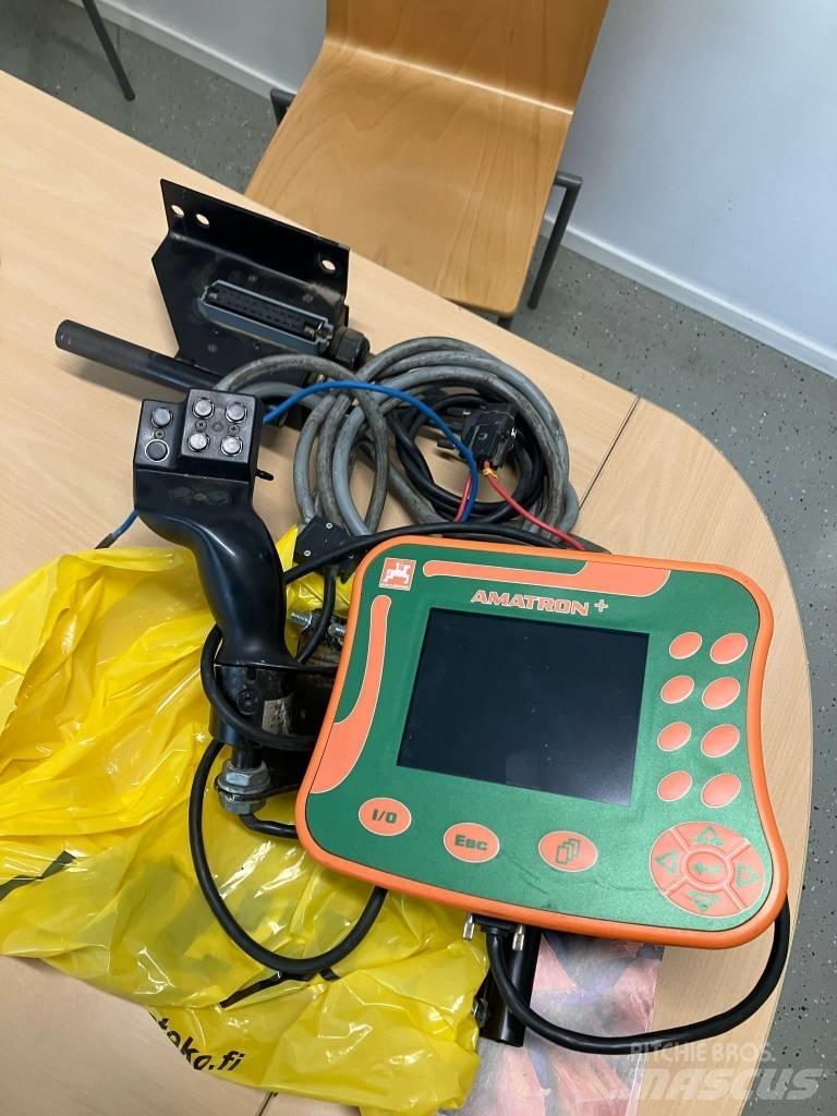 Amazone UX 3200 Çekilir pülverizatörler