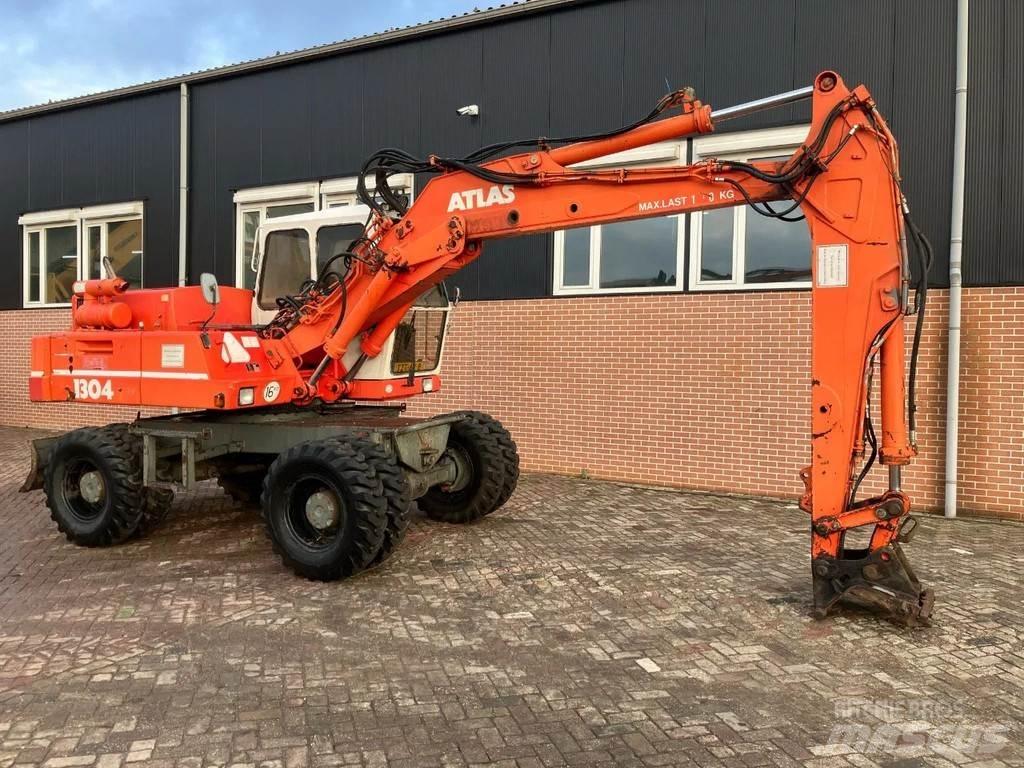 Atlas 1304 Lastik tekerli ekskavatörler