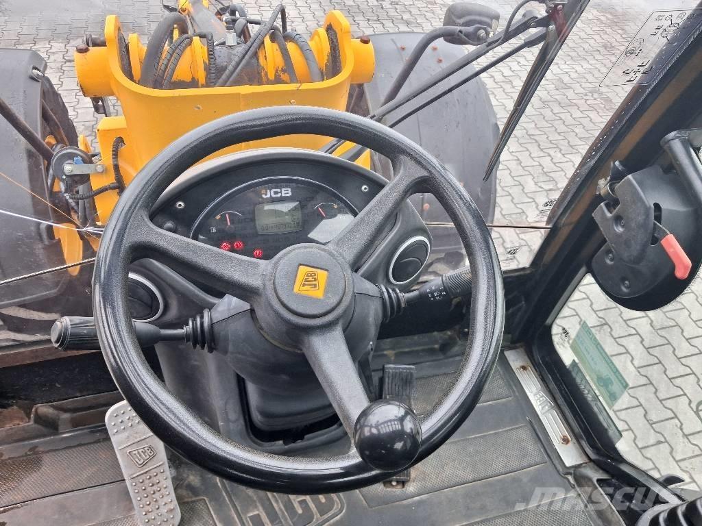 JCB TM 320 AGRI Tarimsal teleskopik yükleyiciler