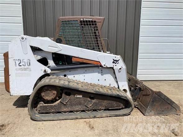 Bobcat T250 Skid steer loderler