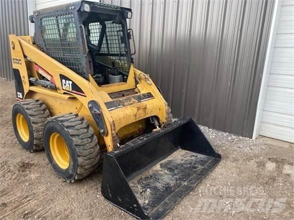 CAT 236 Skid steer loderler