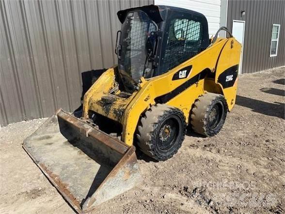 CAT 256C Skid steer loderler