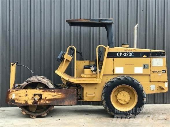 CAT CP-323C Tek tamburlu silindirler