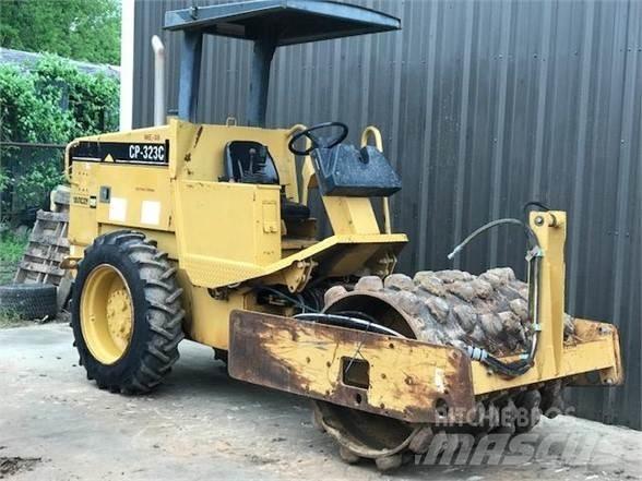 CAT CP-323C Tek tamburlu silindirler