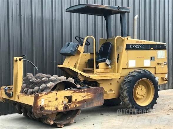 CAT CP-323C Tek tamburlu silindirler