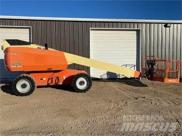 JLG 600S Teleskopik personel platformları